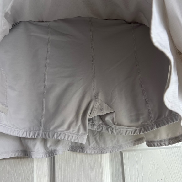 Lululemon rare white ruffle skirt size 6 - Picture 9 of 11